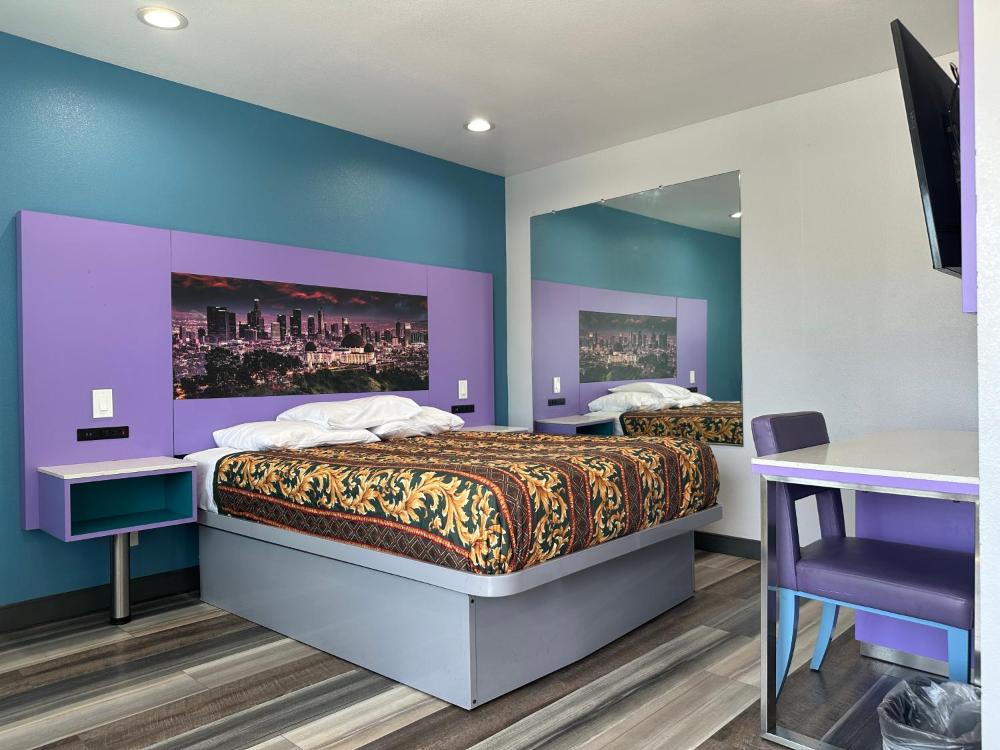 Queen Room interior